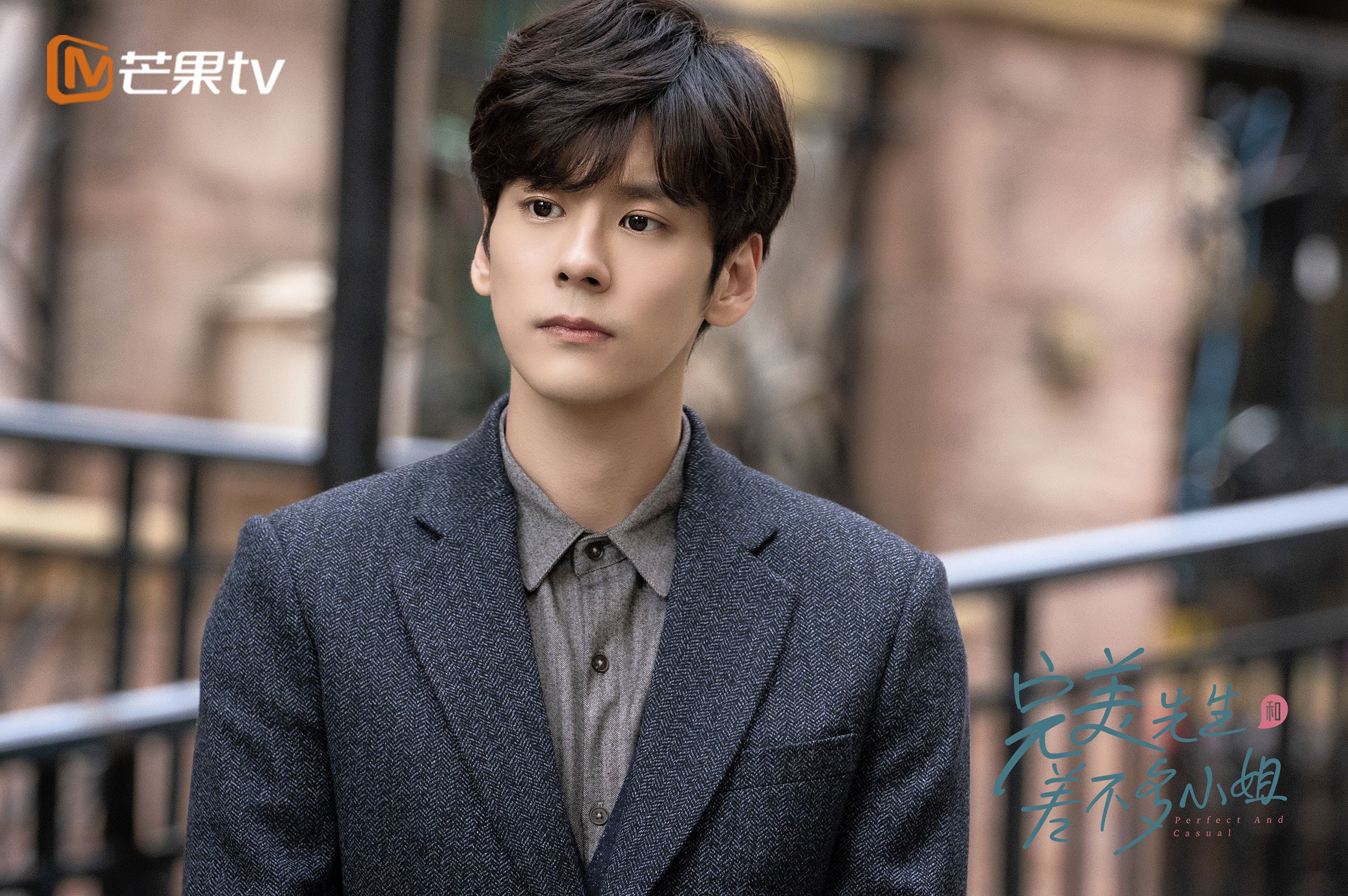 爱游戏体育app-高位边卫内收构建“伪中场”