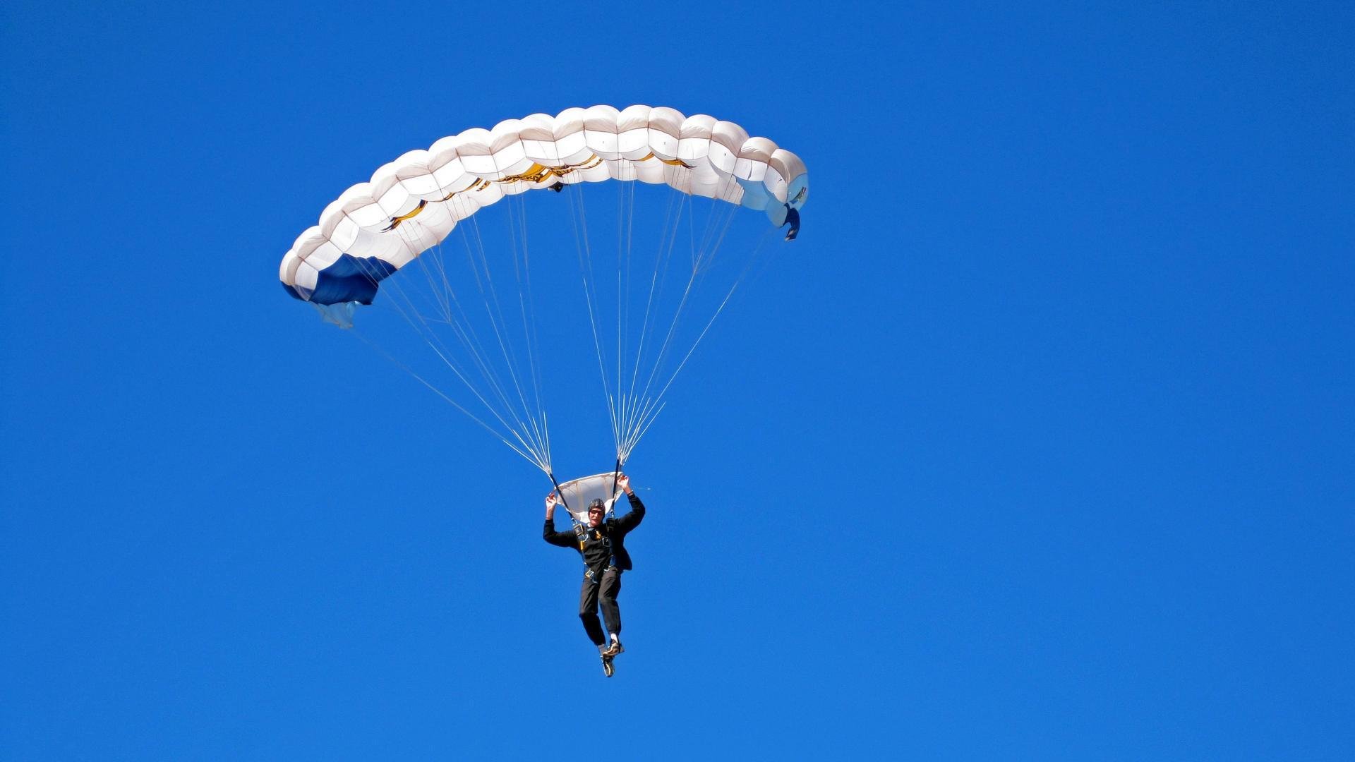 校园体育设施资源共享机制构建与优化，高校体育场馆资源共享模式