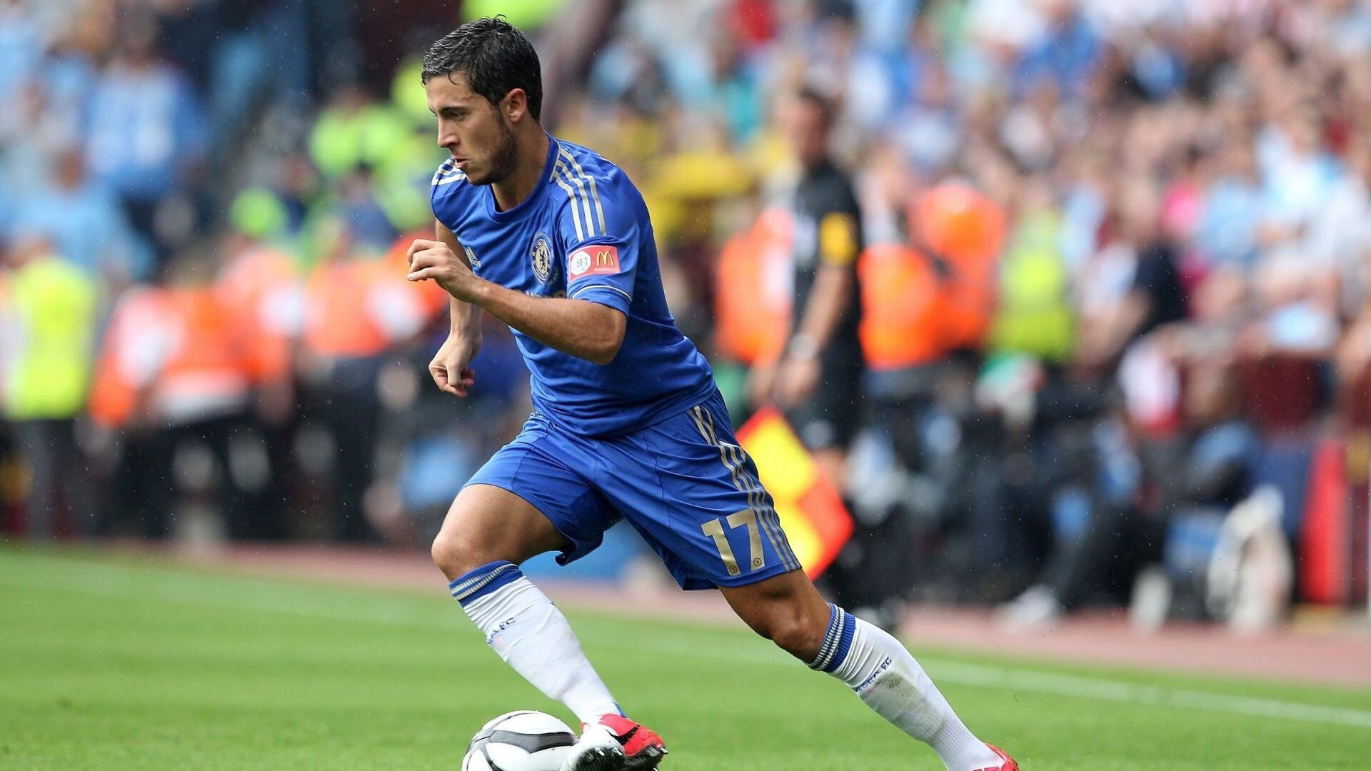 “宽板滑水：东三叉湖赛场掀起水上运动新风潮”